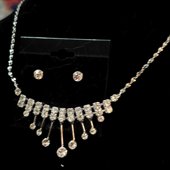 2 PIECE CLEAR RHINESTONE EARRING AND NECKLACE SET - Picture 5 of 13